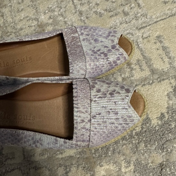 Gentle Souls by Kenneth Cole Women's Luci Ruffle A-line Peep Toe Wedge Sandals - Picture 5 of 11